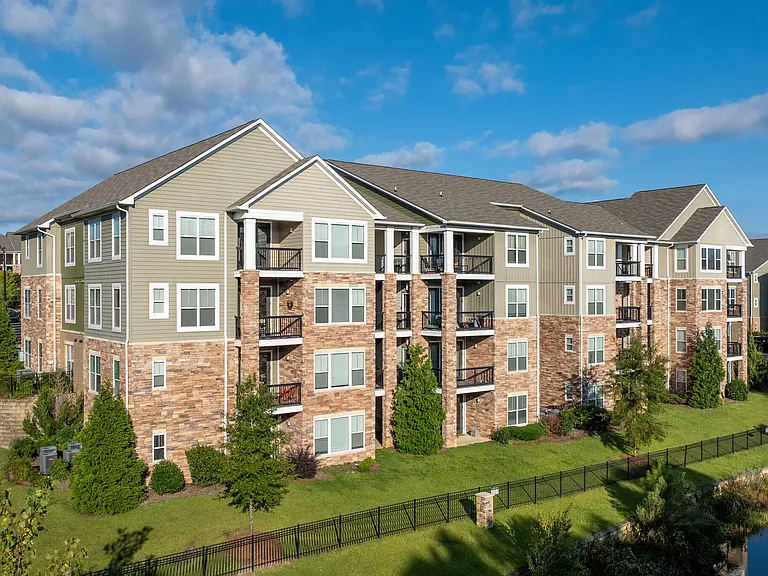 Addison Ridge Apartments — Photo 32