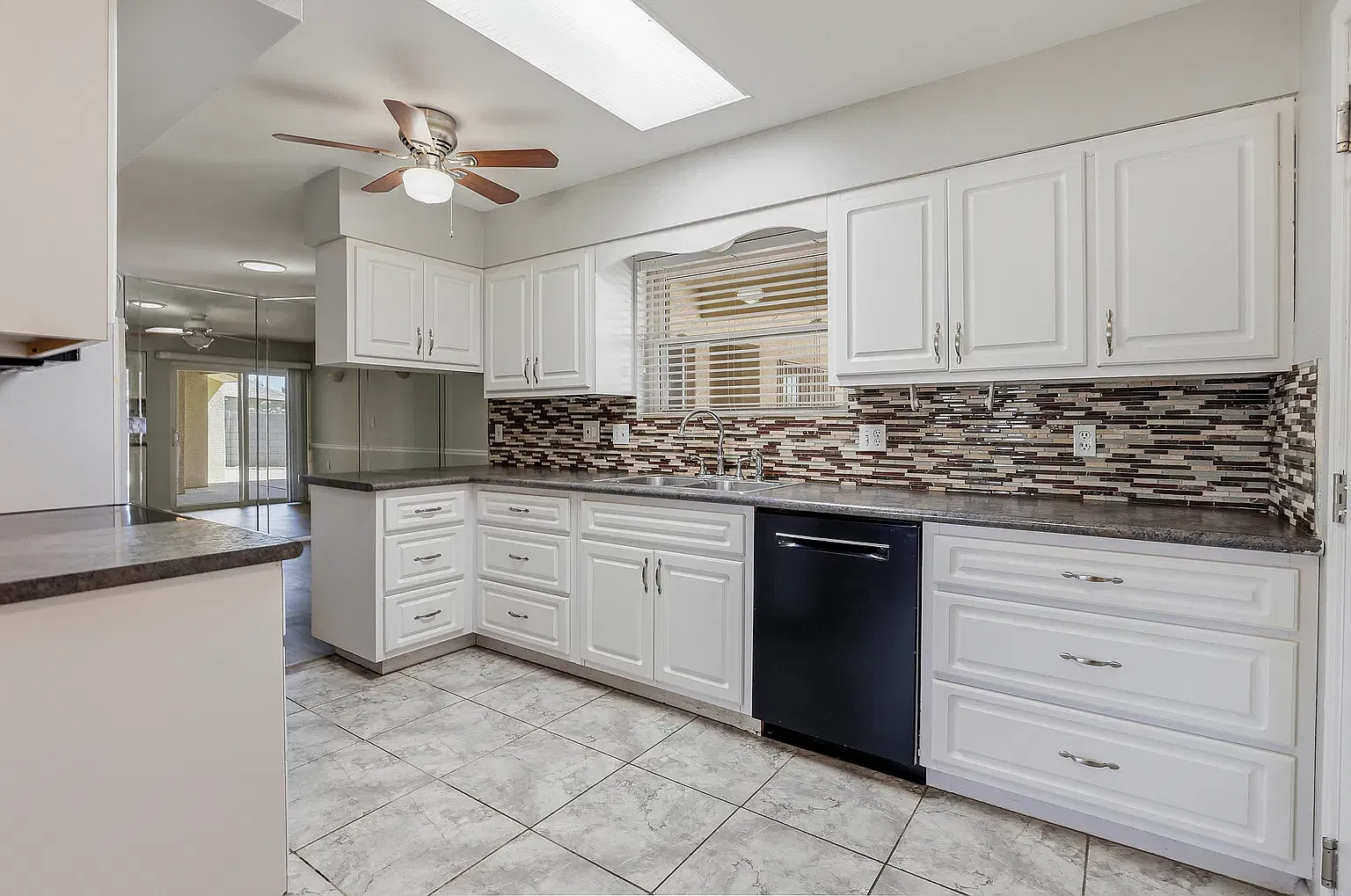 4 bed, 1846 sqft, $800 — Photo 1