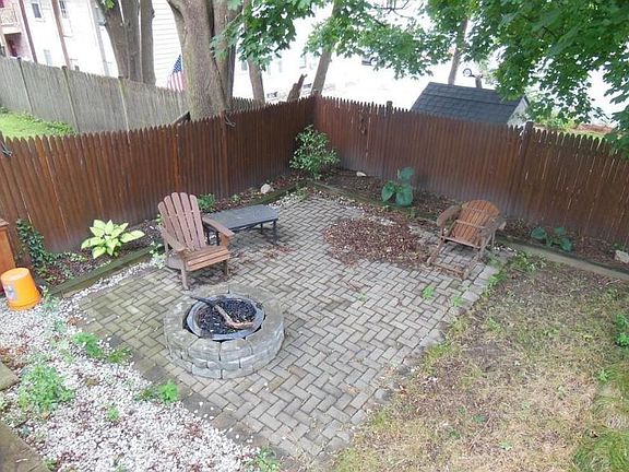 3rd image of 11 Mount Vernon St #1