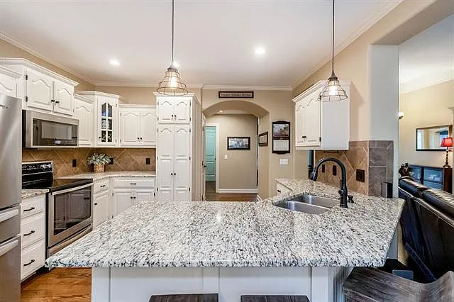 1913 Buckingham Dr — Photo 6