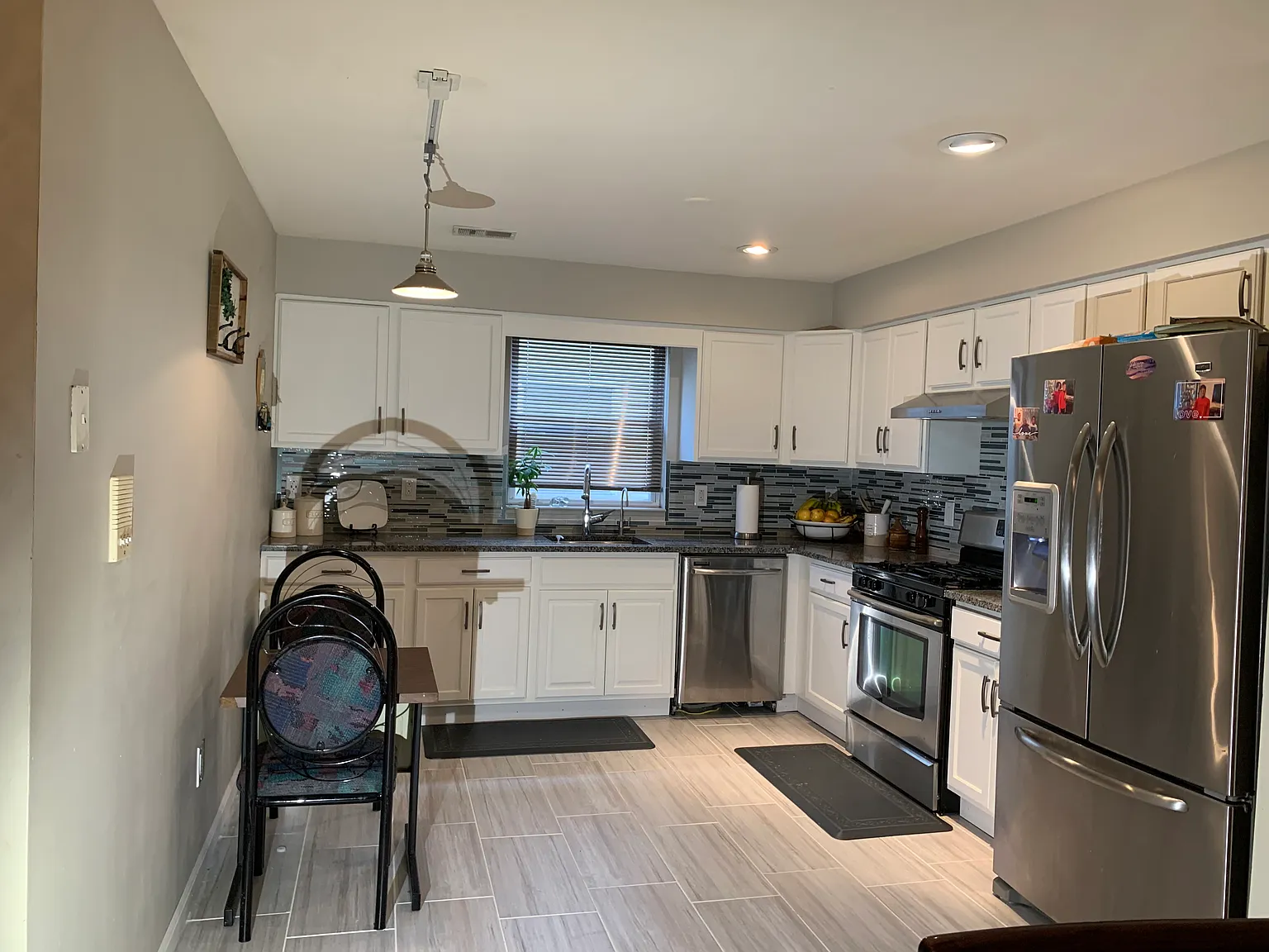3 bed, 1340 sqft, $2,400 — Photo 2