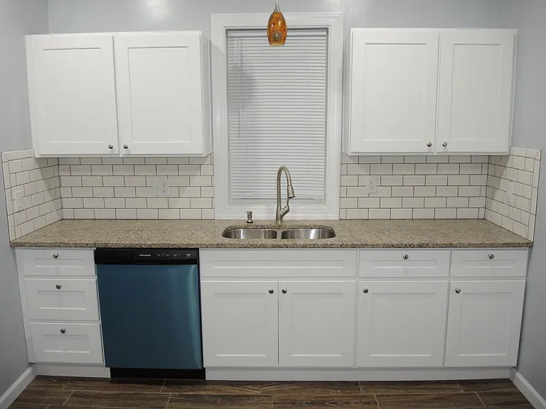 452 Williams St — Photo 8