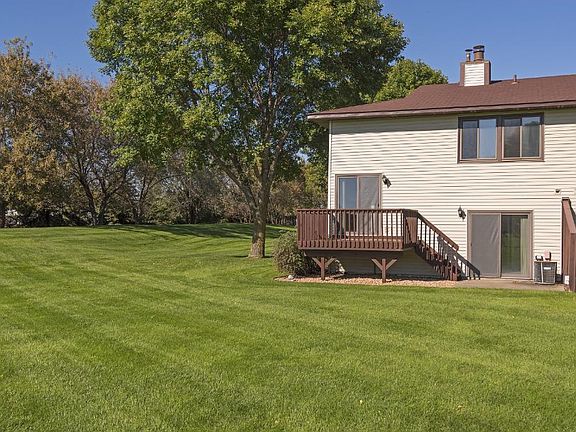4th image of 8861 Maplebrook Ct N