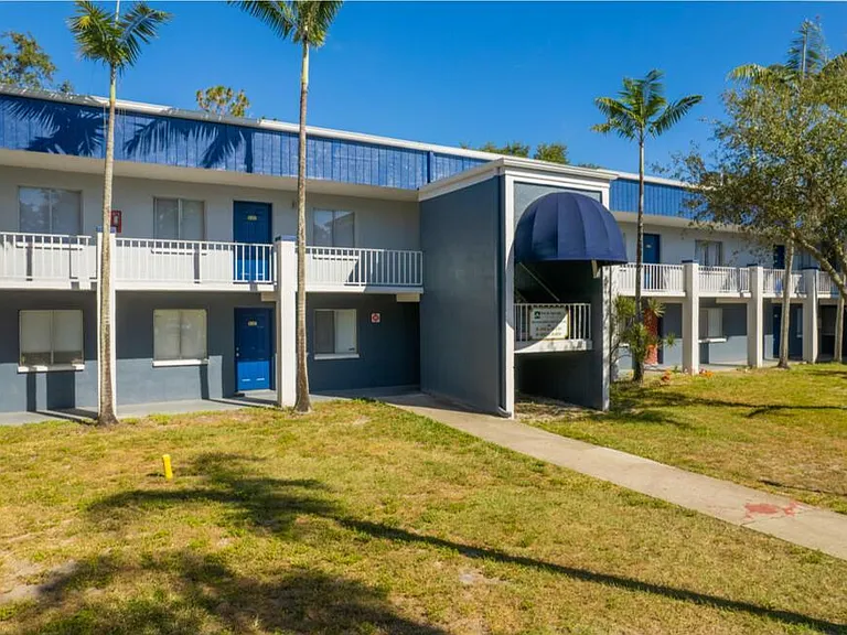 Palm Square Homes — Photo 21