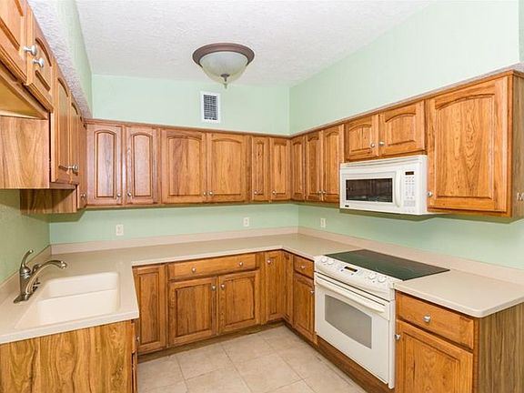 3rd image of 4918 Avon St