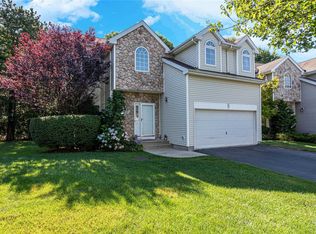 59 Sunflower Ridge Rd, South Setauket, NY 11720