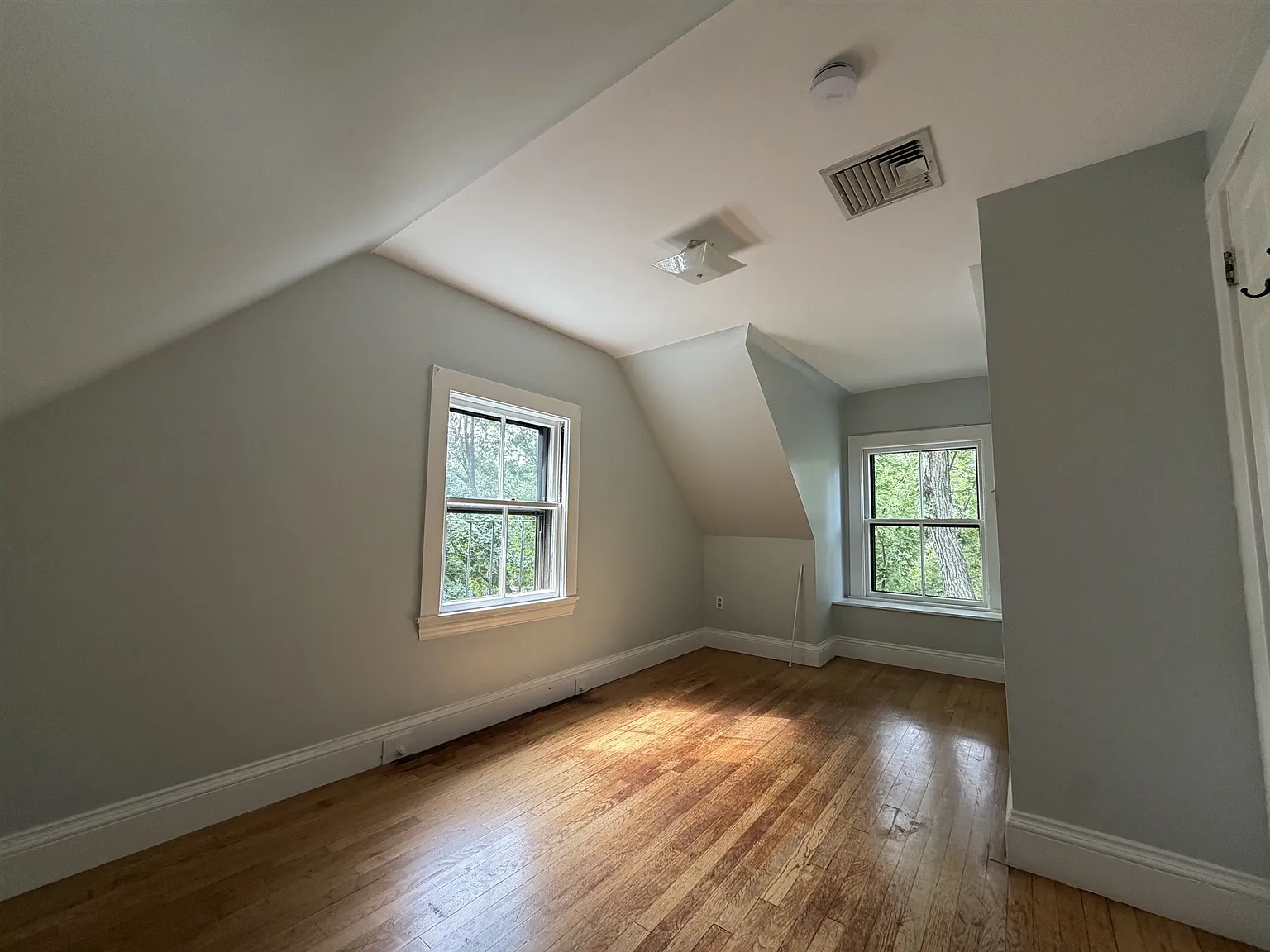 3 bed, 1200 sqft, $4,000 — Photo 4