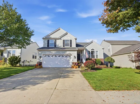 1045 Walcott Ln, Howell, MI 48843