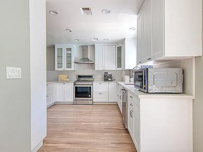 363 Huntley Dr — Photo 9