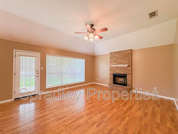 3rd image of 515 Armstrong Dr