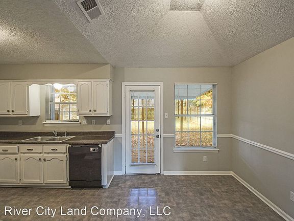 5th image of 6031 Cottage Hill Dr