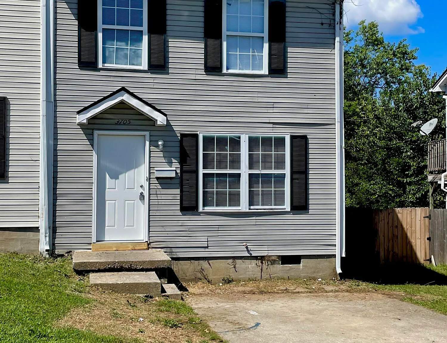 3 bed, 1.5 bath, 1216 sqft, $1,495 — Photo 2