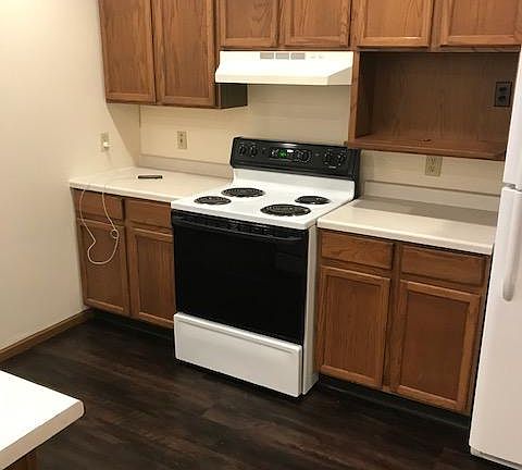 3rd image of N25W24011 River Park Dr