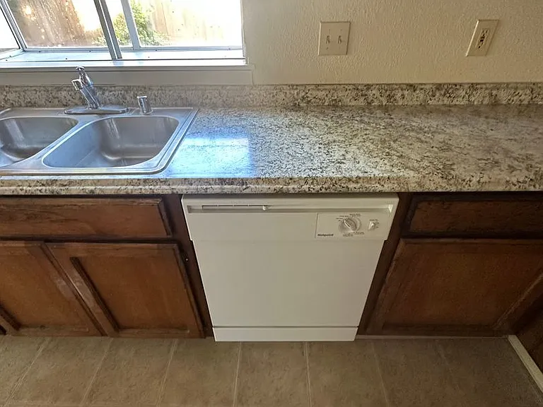2348 W Pinon Ct — Photo 7