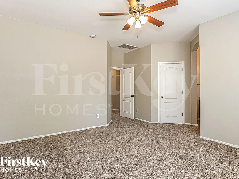 110 N 118th Ave — Photo 11