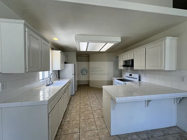 135 Decatur Ave — Photo 5