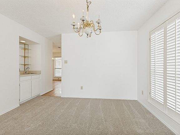 5th image of 3318 Berkner Dr