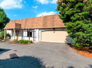 30 Carriage Pl, Edison, NJ 08820