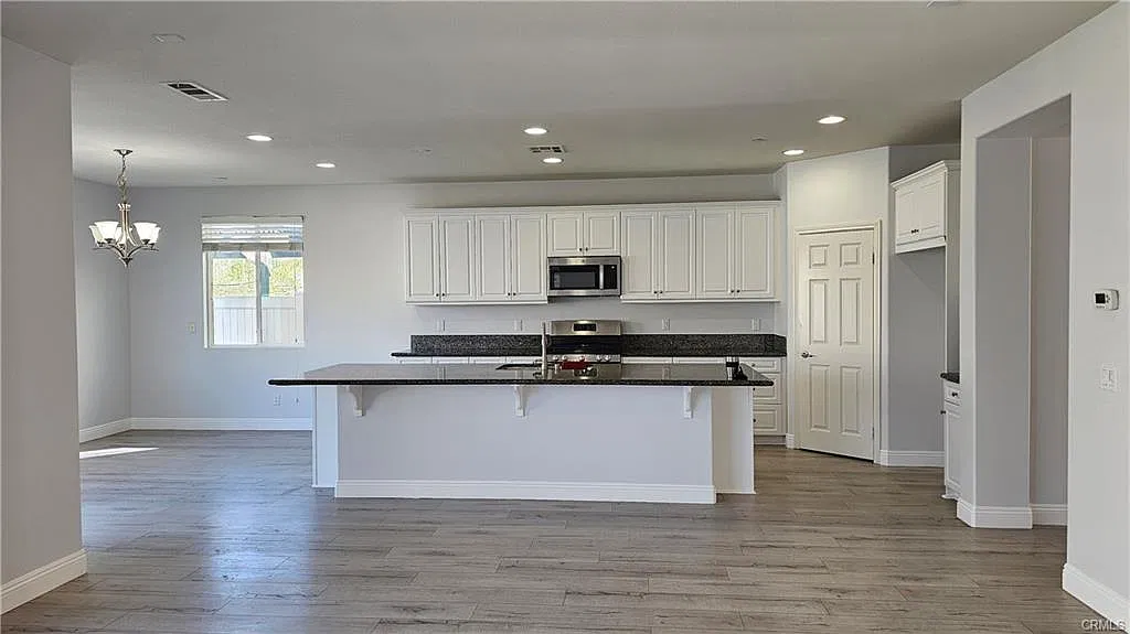 4 bed, 2437 sqft, $5,000 — Photo 2