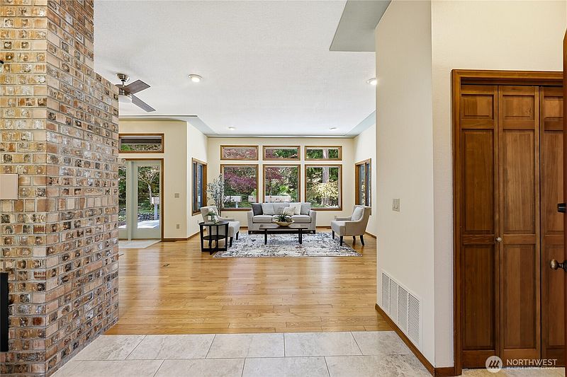 4th image of 20 Shorecrest Court