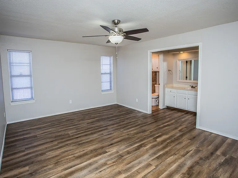 3401 Essex Ave — Photo 9