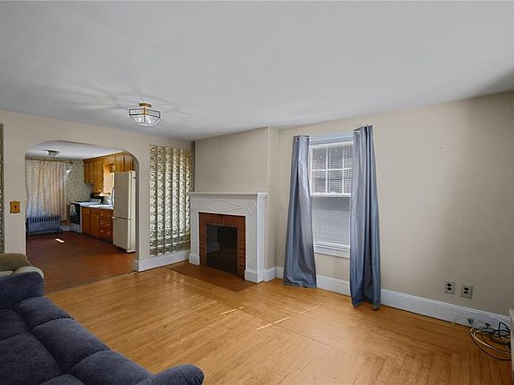 4th image of 147 Bloodgood St