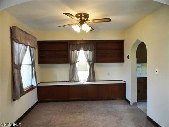 4th image of 9915 Greenview Ave