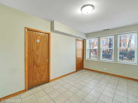 5th image of 2534 S Whipple St