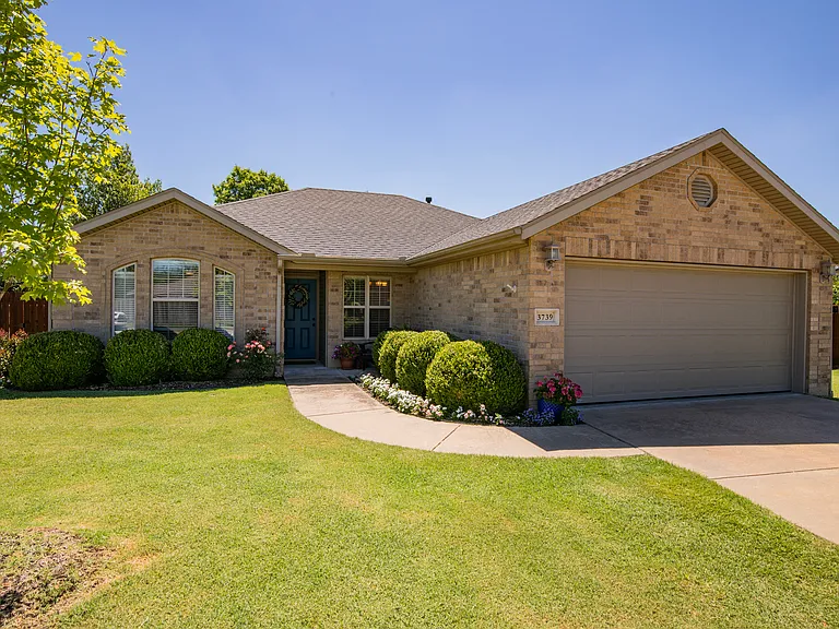 3739 W Mahogany Dr — Photo 1