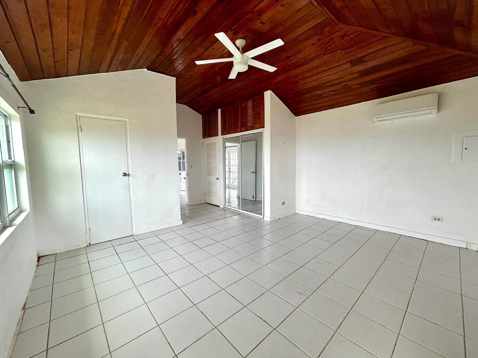 3 bed, 2499 sqft, $3,900 — Photo 4