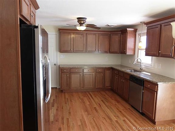 The spacious kitchen featur...