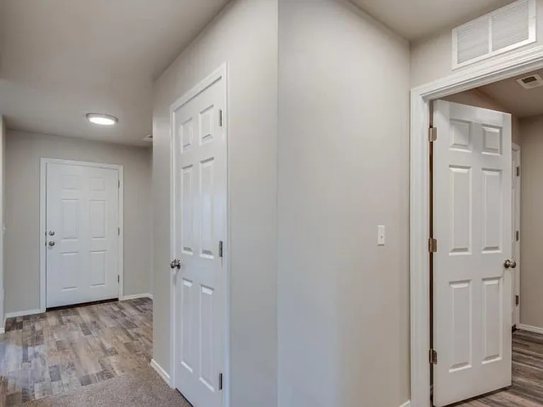 900 SW Miner St — Photo 10
