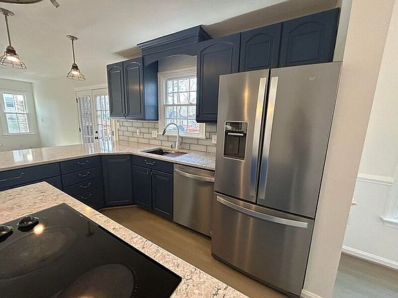 4th image of 10904 Holleybrooke Dr