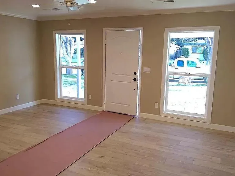 653 N Daniel Way — Photo 3