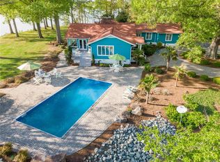 700 Hardings Wharf Dr, Kilmarnock, VA 22482