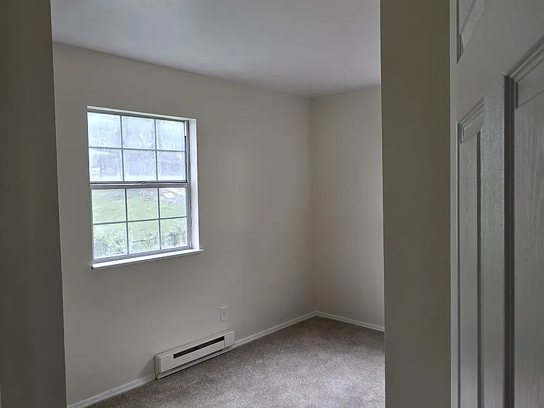 555 1/2 Canterbury Dr — Photo 19