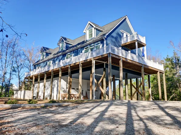 407 E Creekview Drive, Hampstead, NC 28443