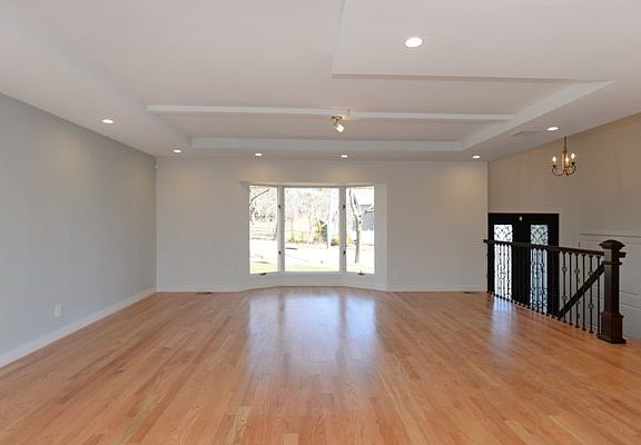 4th image of 32 Merry Ln