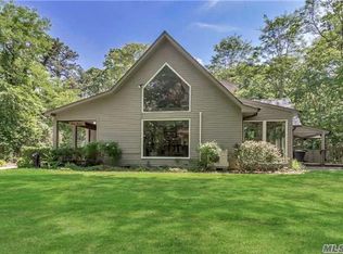 21 Bellhaven Rd, Bellport, NY 11713