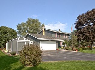 1446 Apple Blossom Ln, Grafton, WI 53024