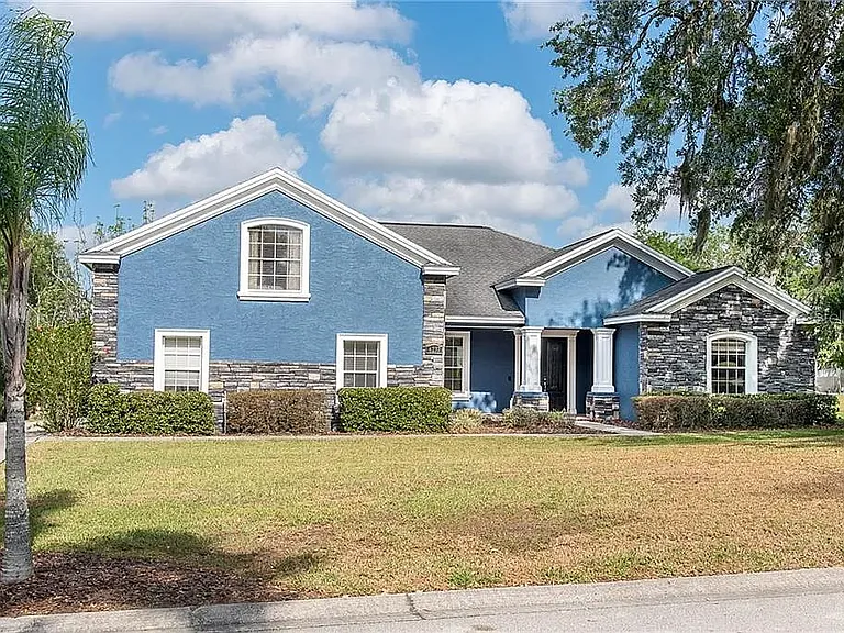 6237 Ashley Dr — Photo 2