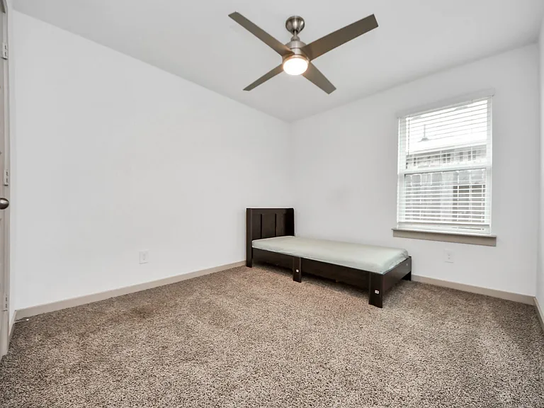 1118 Hyde Lake Ln — Photo 6