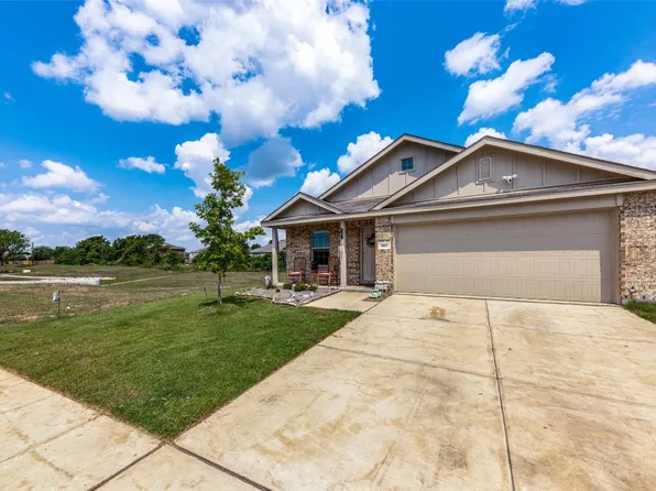 900 Odlozil Ln, Ennis, TX 75119