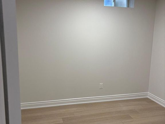 3rd image of 66 Attview Cres
