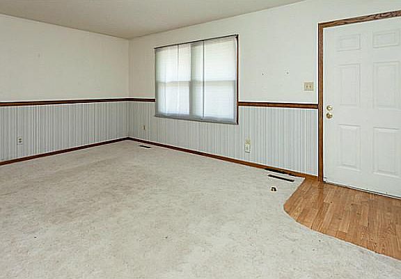 2nd image of 1101 Robin Glen Dr