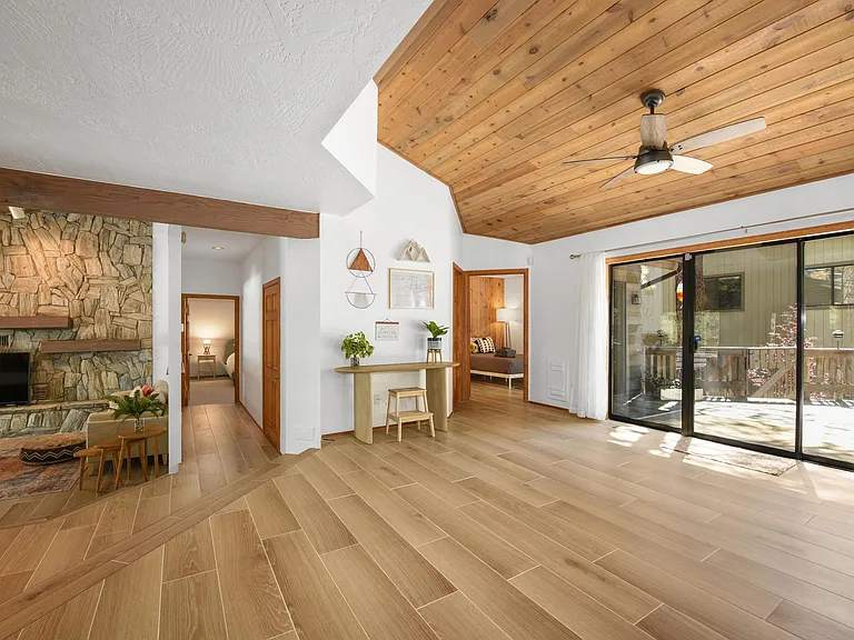 Entrance / Dining Area