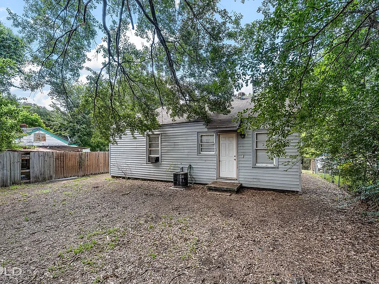3920 Huston St — Photo 8