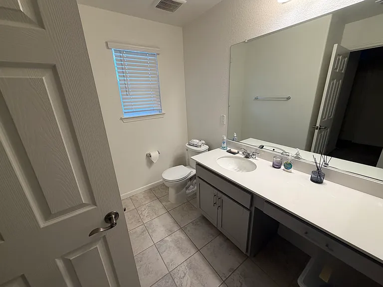 2nd full bath for room 2nd and 3rd.