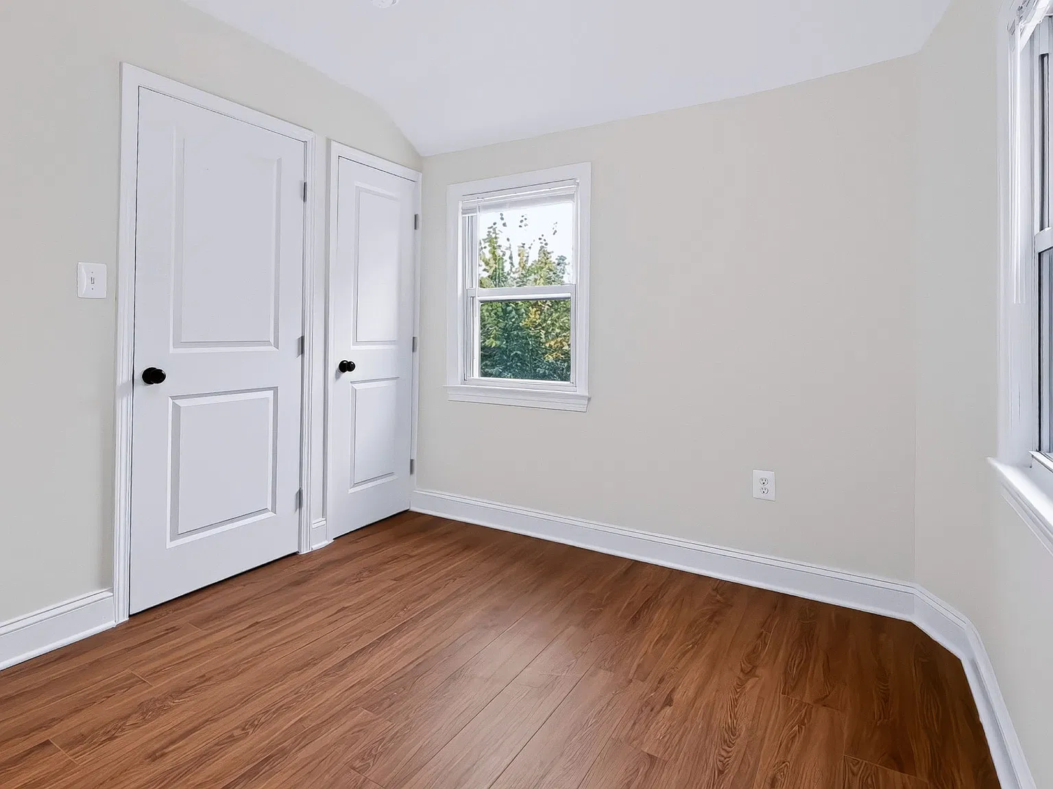 6 bed, 1890 sqft, $6,500 — Photo 4