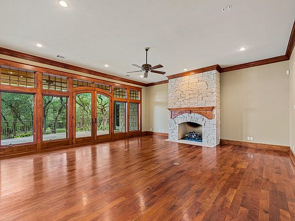 2nd image of 300 Escalera Pkwy